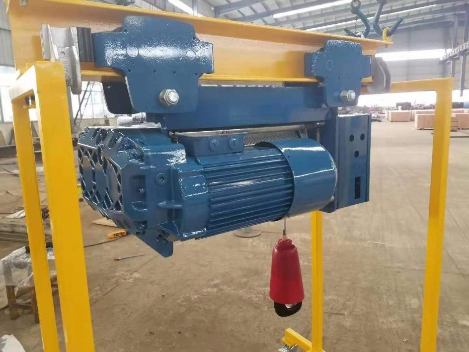 Wind power maintance wire rope hoist